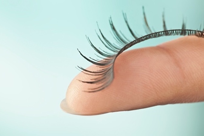 Clean False eyelash